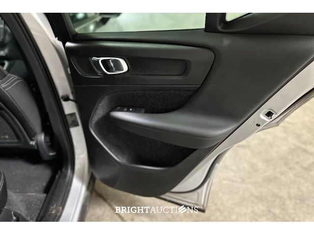 Volvo xc40 1.5 t3 momentum 156pk 2018 (origineel-nl), ts-939-d - afbeelding 30 van  45