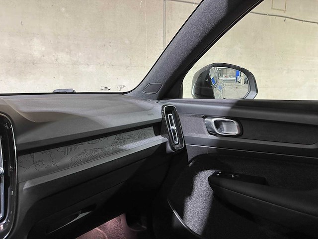 Volvo xc40 recharge core 70 kwh 231pk 2022 (origineel-nl + 1e eigenaar), r-491-bz - afbeelding 25 van  45