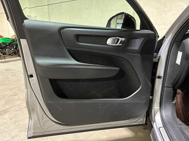 Volvo xc40 recharge core 70 kwh 231pk 2022 (origineel-nl + 1e eigenaar), r-491-bz - afbeelding 26 van  45