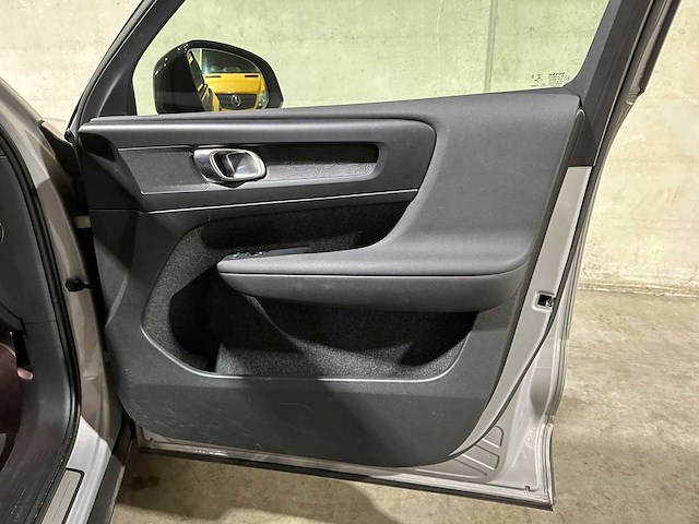 Volvo xc40 recharge core 70 kwh 231pk 2022 (origineel-nl + 1e eigenaar), r-491-bz - afbeelding 31 van  45