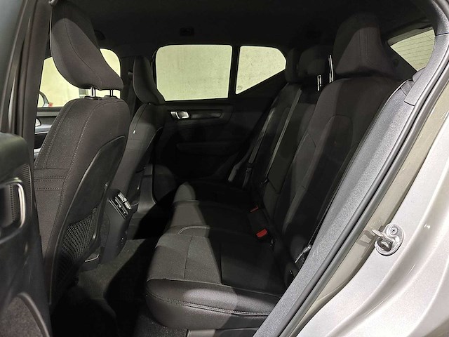 Volvo xc40 recharge core 70 kwh 231pk 2022 (origineel-nl + 1e eigenaar), r-491-bz - afbeelding 37 van  45