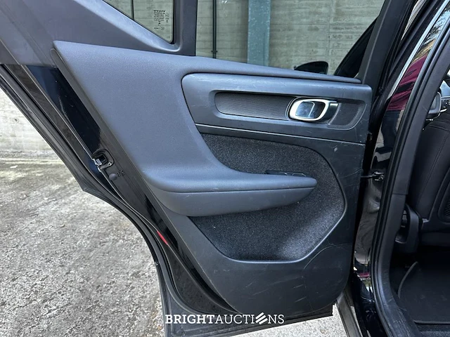 Volvo xc40 recharge plus 231pk 2023 (origineel-nl + 1e eigenaar), s-874-zr soh-rapport - afbeelding 25 van  48