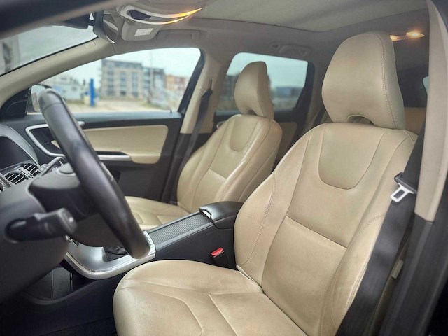 Volvo xc60 2.0 d3 fwd ocean race automaat; j-480-pr - afbeelding 15 van  17