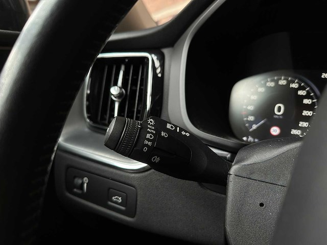 Volvo xc60 2.0 d4 awd momentum 190pk 2017, p-666-db - afbeelding 17 van  54