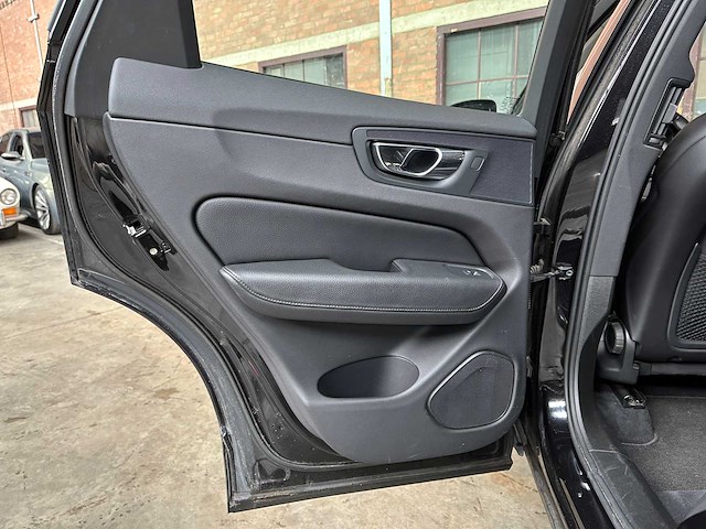 Volvo xc60 2.0 d4 awd momentum 190pk 2017, p-666-db - afbeelding 27 van  54