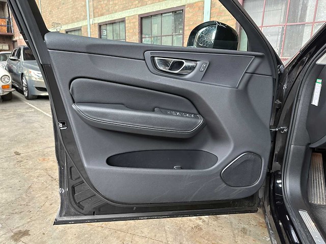 Volvo xc60 2.0 d4 awd momentum 190pk 2017, p-666-db - afbeelding 24 van  54