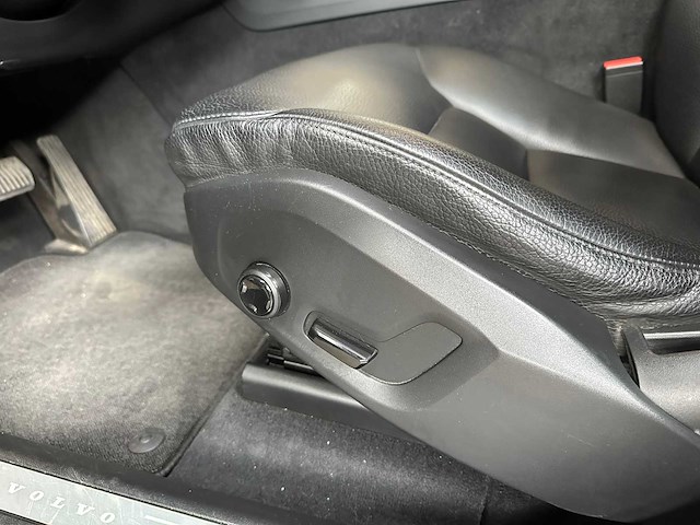 Volvo xc60 2.0 d4 awd momentum 190pk 2017, p-666-db - afbeelding 25 van  54