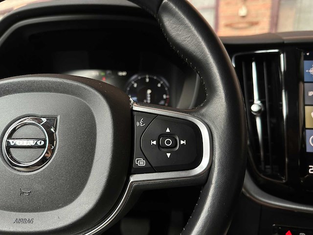 Volvo xc60 2.0 d4 awd momentum 190pk 2017, p-666-db - afbeelding 16 van  54