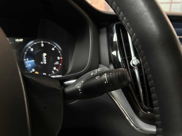 Volvo xc60 2.0 d4 awd momentum 190pk 2017, p-666-db - afbeelding 18 van  54