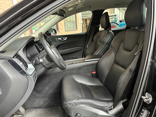 Volvo xc60 2.0 d4 awd momentum 190pk 2017, p-666-db - afbeelding 26 van  54