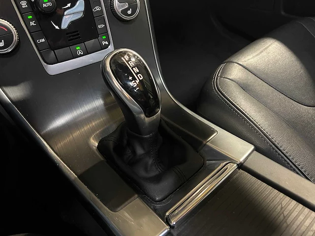 Volvo xc60 2.0 d4 fwd oc. race, hd-944-v - afbeelding 18 van  28