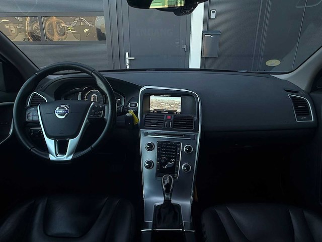 Volvo xc60 2.0 d4 fwd r-design 2017 | pg-181-p iaw - afbeelding 13 van  35