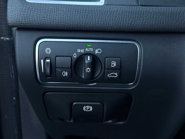 Volvo xc60 2.0 d4 fwd r-design 2017 | pg-181-p iaw - afbeelding 17 van  35