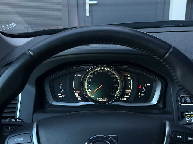 Volvo xc60 2.0 d4 fwd r-design 2017 | pg-181-p iaw - afbeelding 12 van  35