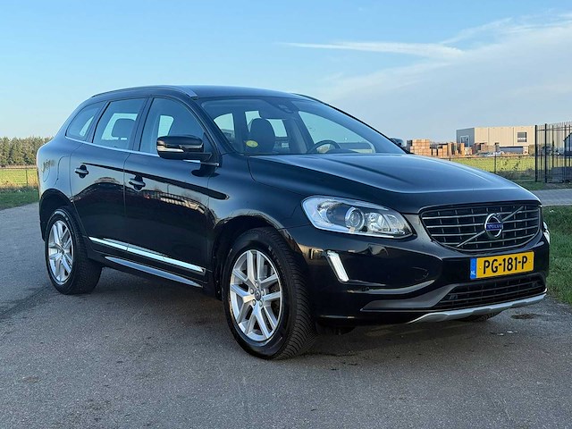 Volvo xc60 2.0 d4 fwd r-design 2017 | pg-181-p iaw - afbeelding 27 van  35