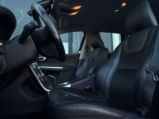 Volvo xc60 2.0 d4 fwd r-design 2017 | pg-181-p iaw - afbeelding 10 van  35