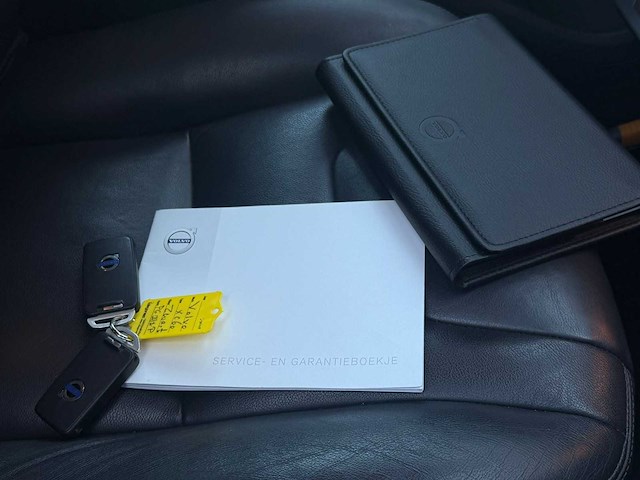 Volvo xc60 2.0 d4 fwd r-design 2017 | pg-181-p iaw - afbeelding 14 van  35