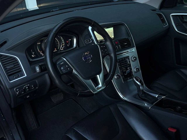 Volvo xc60 2.0 d4 fwd r-design 2017 | pg-181-p iaw - afbeelding 21 van  35