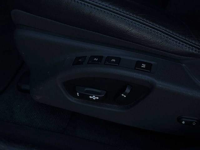 Volvo xc60 2.0 d4 fwd r-design 2017 | pg-181-p iaw - afbeelding 33 van  35