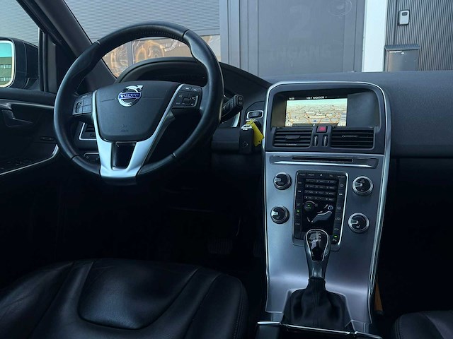 Volvo xc60 2.0 d4 fwd r-design 2017 | pg-181-p iaw - afbeelding 8 van  35