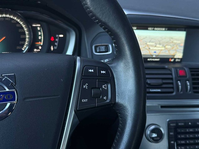 Volvo xc60 2.0 d4 fwd r-design 2017 | pg-181-p iaw - afbeelding 28 van  35