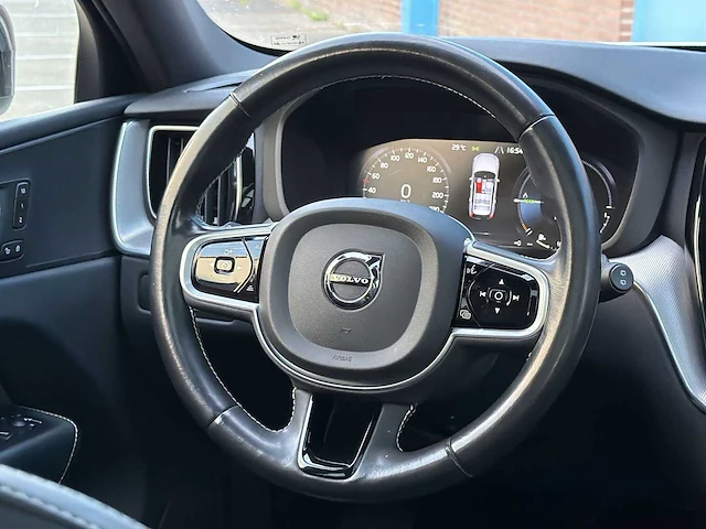 Volvo xc60 2.0 recharge t6 awd inscription | t-392-zz i - afbeelding 33 van  35