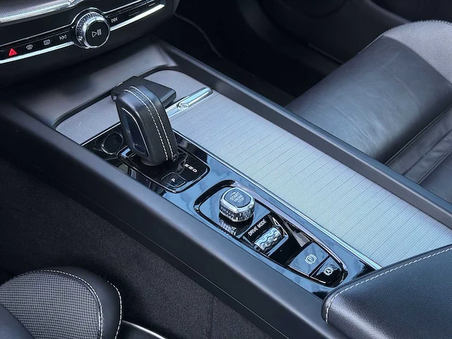 Volvo xc60 2.0 recharge t6 awd inscription | t-392-zz i - afbeelding 20 van  35