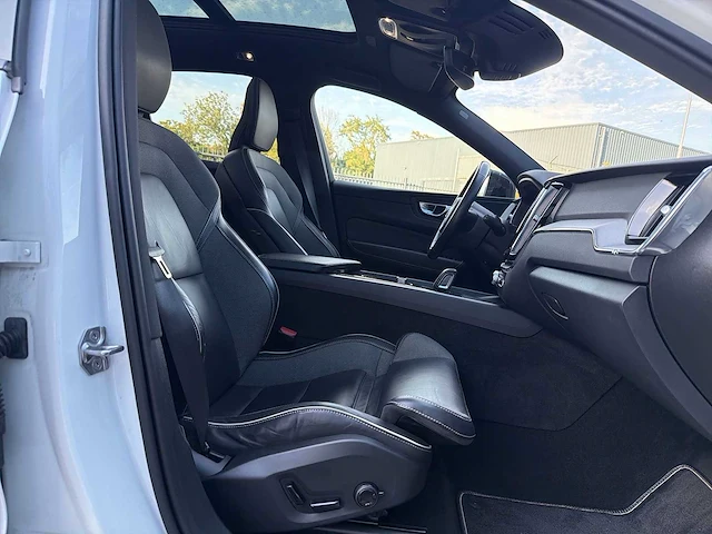 Volvo xc60 2.0 recharge t6 awd inscription | t-392-zz i - afbeelding 24 van  35
