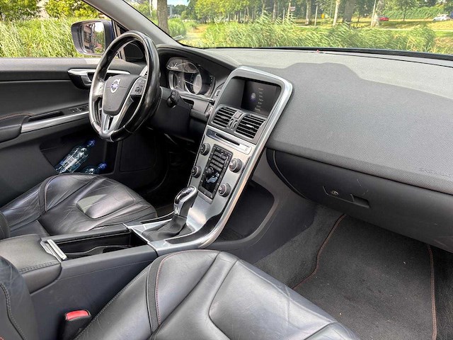 Volvo xc60 2.0 t5 fwd ocean race automaat; gr-876-h - afbeelding 7 van  19