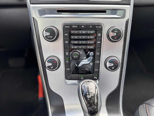 Volvo xc60 2.0 t5 fwd ocean race automaat; gr-876-h - afbeelding 7 van  19