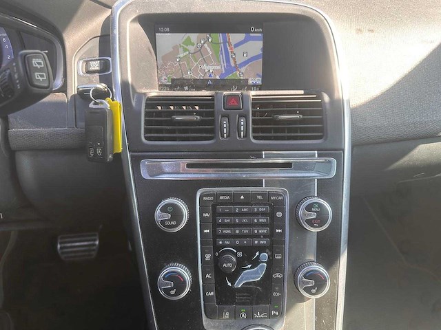 Volvo xc60 2.0 t5 fwd r-design automaat; jd-273-k - afbeelding 7 van  15