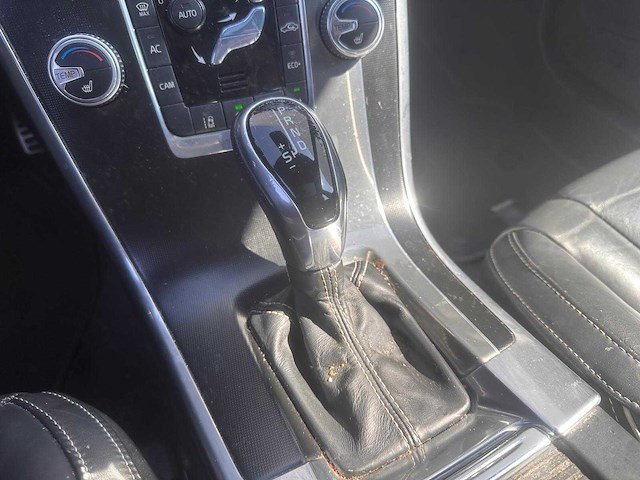 Volvo xc60 2.0 t5 fwd r-design automaat; jd-273-k - afbeelding 10 van  15