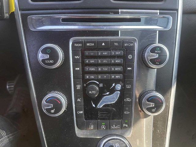 Volvo xc60 2.0 t5 fwd r-design automaat; jd-273-k - afbeelding 11 van  15