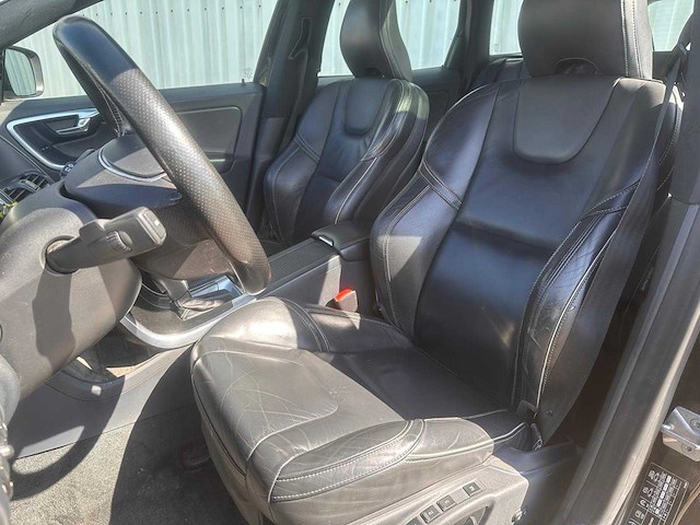 Volvo xc60 2.0 t5 fwd r-design automaat; jd-273-k - afbeelding 13 van  15