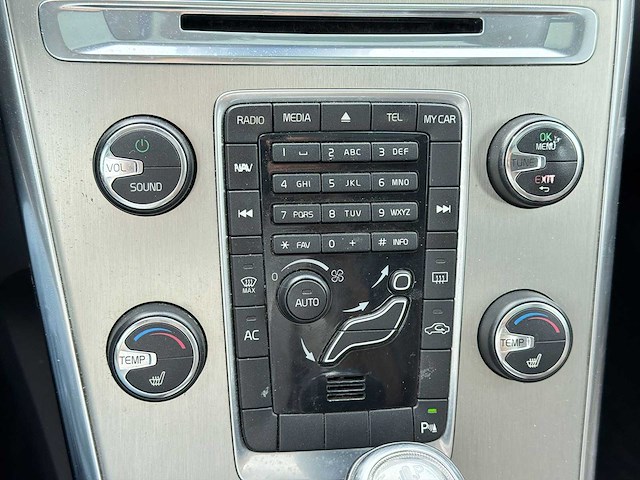 Volvo xc60 2.0 t5 kinetic | 38-xrr-6 i - afbeelding 14 van  32