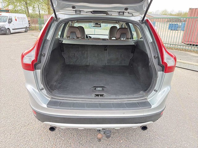 Volvo xc60 2.0 t5 kinetic | 38-xrr-6 i - afbeelding 17 van  35