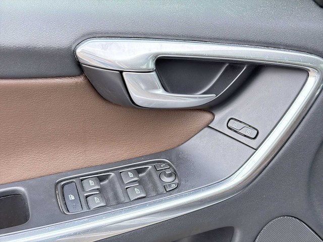 Volvo xc60 2.0 t5 kinetic | 38-xrr-6 i - afbeelding 20 van  35