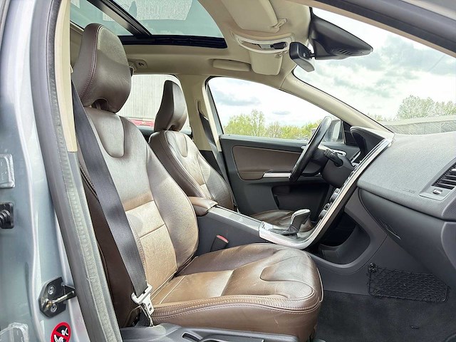 Volvo xc60 2.0 t5 kinetic | 38-xrr-6 i - afbeelding 25 van  35