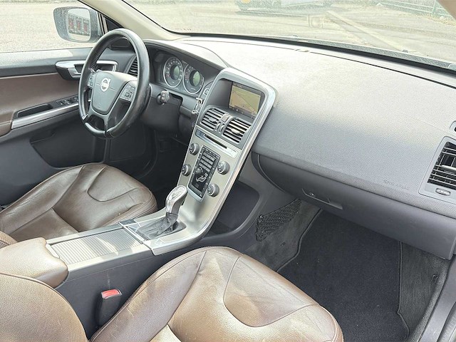 Volvo xc60 2.0 t5 kinetic | 38-xrr-6 i - afbeelding 26 van  35