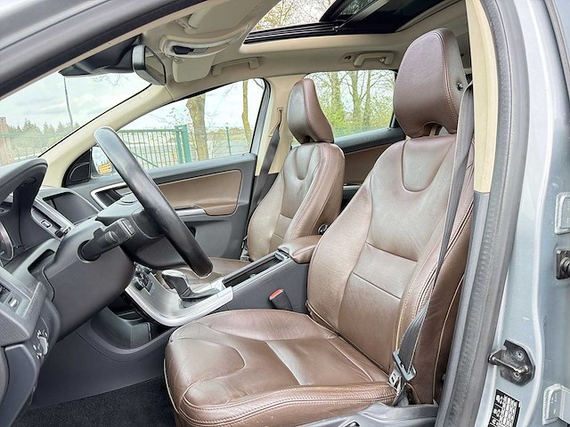 Volvo xc60 2.0 t5 kinetic | 38-xrr-6 i - afbeelding 23 van  35