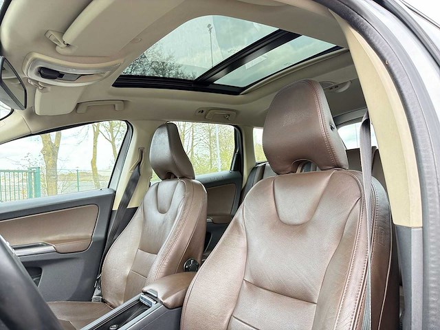 Volvo xc60 2.0 t5 kinetic | 38-xrr-6 i - afbeelding 32 van  35