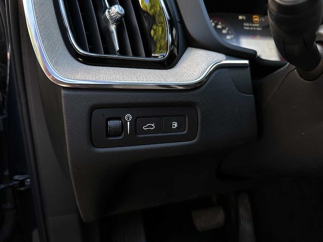 Volvo xc60 2.0 t8 twin engine awd inscription 390pk 2018, h-110-hn - afbeelding 3 van  24