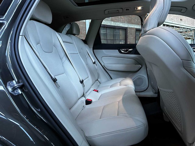 Volvo xc60 2.0 t8 twin engine awd inscription r-design 303pk 2019, r-244-tz - afbeelding 23 van  32