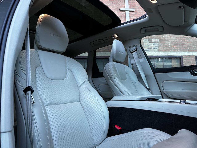 Volvo xc60 2.0 t8 twin engine awd inscription r-design 303pk 2019, r-244-tz - afbeelding 24 van  32
