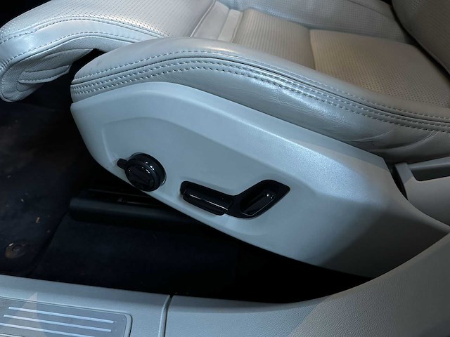Volvo xc60 2.0 t8 twin engine awd inscription r-design 303pk 2019, r-244-tz - afbeelding 14 van  45
