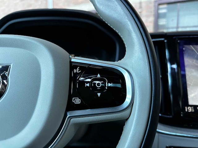 Volvo xc60 2.0 t8 twin engine awd inscription r-design 303pk 2019, r-244-tz - afbeelding 16 van  45