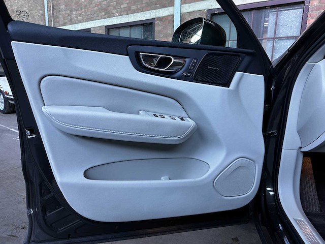 Volvo xc60 2.0 t8 twin engine awd inscription r-design 303pk 2019, r-244-tz - afbeelding 24 van  45