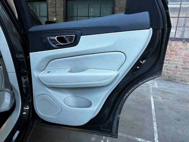 Volvo xc60 2.0 t8 twin engine awd inscription r-design 303pk 2019, r-244-tz - afbeelding 31 van  45