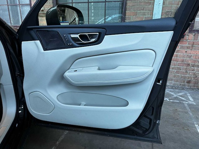 Volvo xc60 2.0 t8 twin engine awd inscription r-design 303pk 2019, r-244-tz - afbeelding 32 van  45
