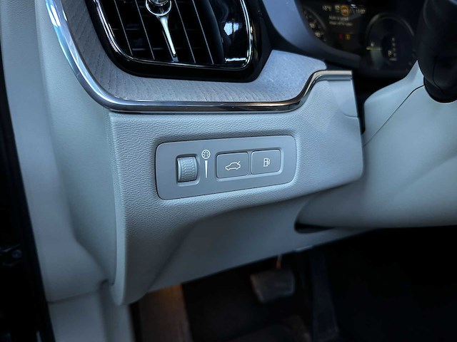 Volvo xc60 2.0 t8 twin engine awd inscription r-design 303pk 2019, r-244-tz - afbeelding 12 van  31
